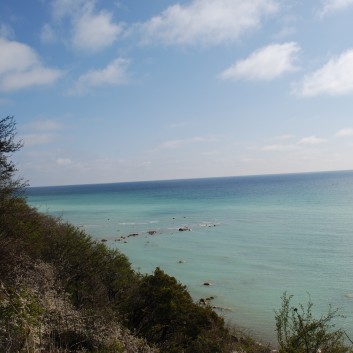 Am Strand vom Mons Klint mit den Mittelspitzen von der Rosteige - 09