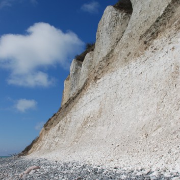 Am Strand vom Mons Klint mit den Mittelspitzen von der Rosteige - 23