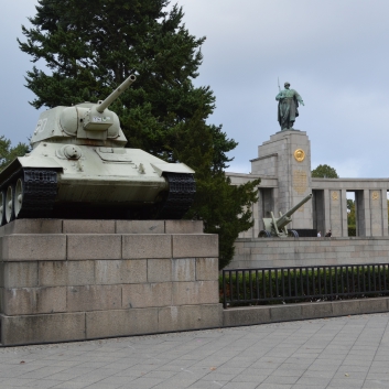 Die Mittelspitze von der Rosteige in Berlin - 61