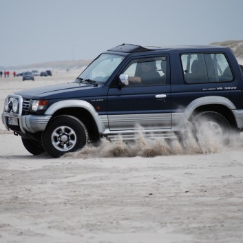 Mitsubishi Pajero V20 am Vejers Strand in Dnemark im tiefen Sand 02