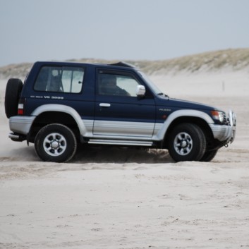 Mitsubishi Pajero V20 am Vejers Strand in Dnemark im tiefen Sand 08