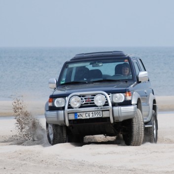 Mitsubishi Pajero V20 am Vejers Strand in Dnemark im tiefen Sand 13